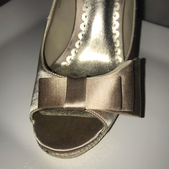 Lulu Townsend gold satin peep-toe platform heels - Picture 13 of 13